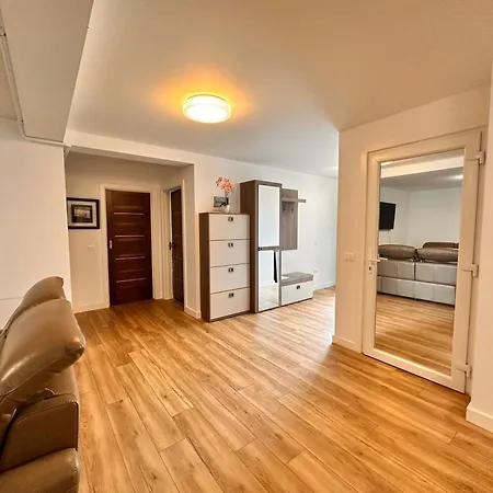 Apartament Modern In Vila, Cu Curte Proprie La 2Km De Centrul Sucevei Ipotesti  Exterior photo