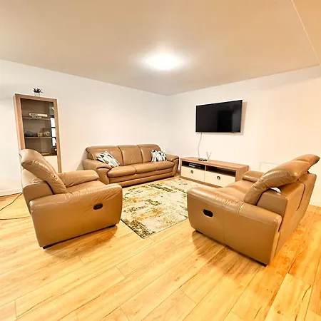 Apartament Modern In Vila, Cu Curte Proprie La 2Km De Centrul Sucevei Ipotesti  Exterior photo