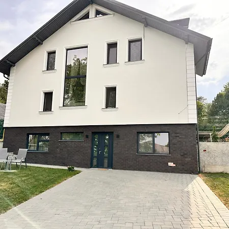Apartament Modern In Vila, Cu Curte Proprie La 2Km De Centrul Sucevei Ipotesti  Exterior photo