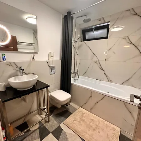 Apartament Modern In Vila, Cu Curte Proprie La 2Km De Centrul Sucevei Ipotesti  Exterior photo